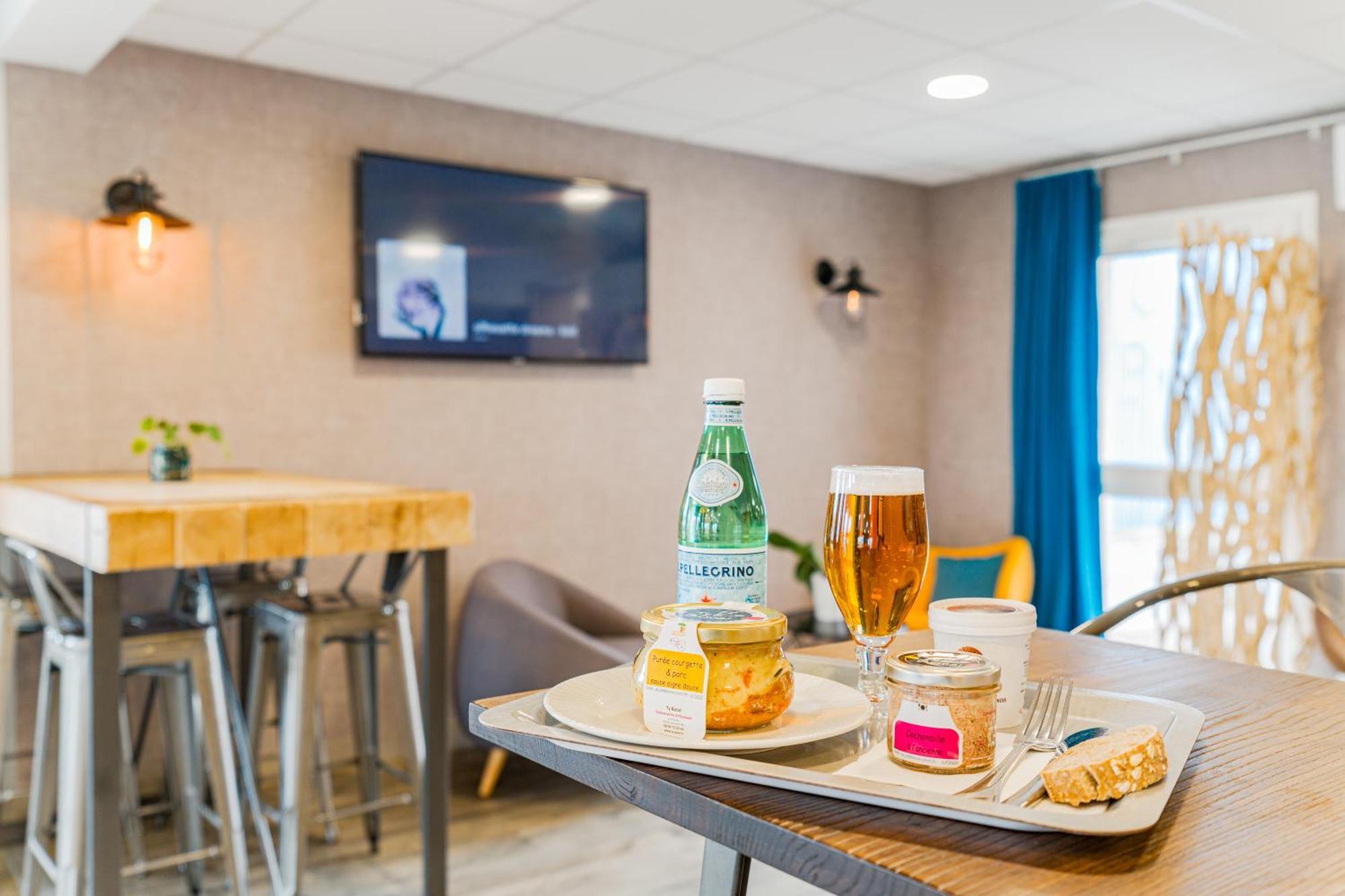Kyriad Direct Tours Sud - Chambray Les Tours Bagian luar foto