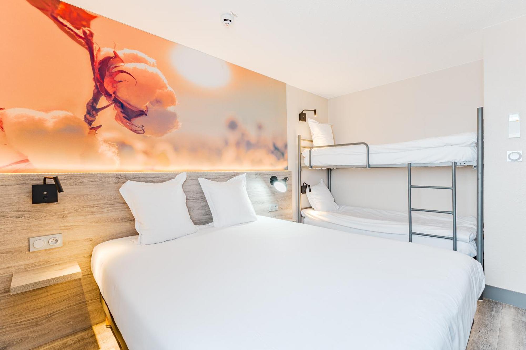 Kyriad Direct Tours Sud - Chambray Les Tours Bagian luar foto