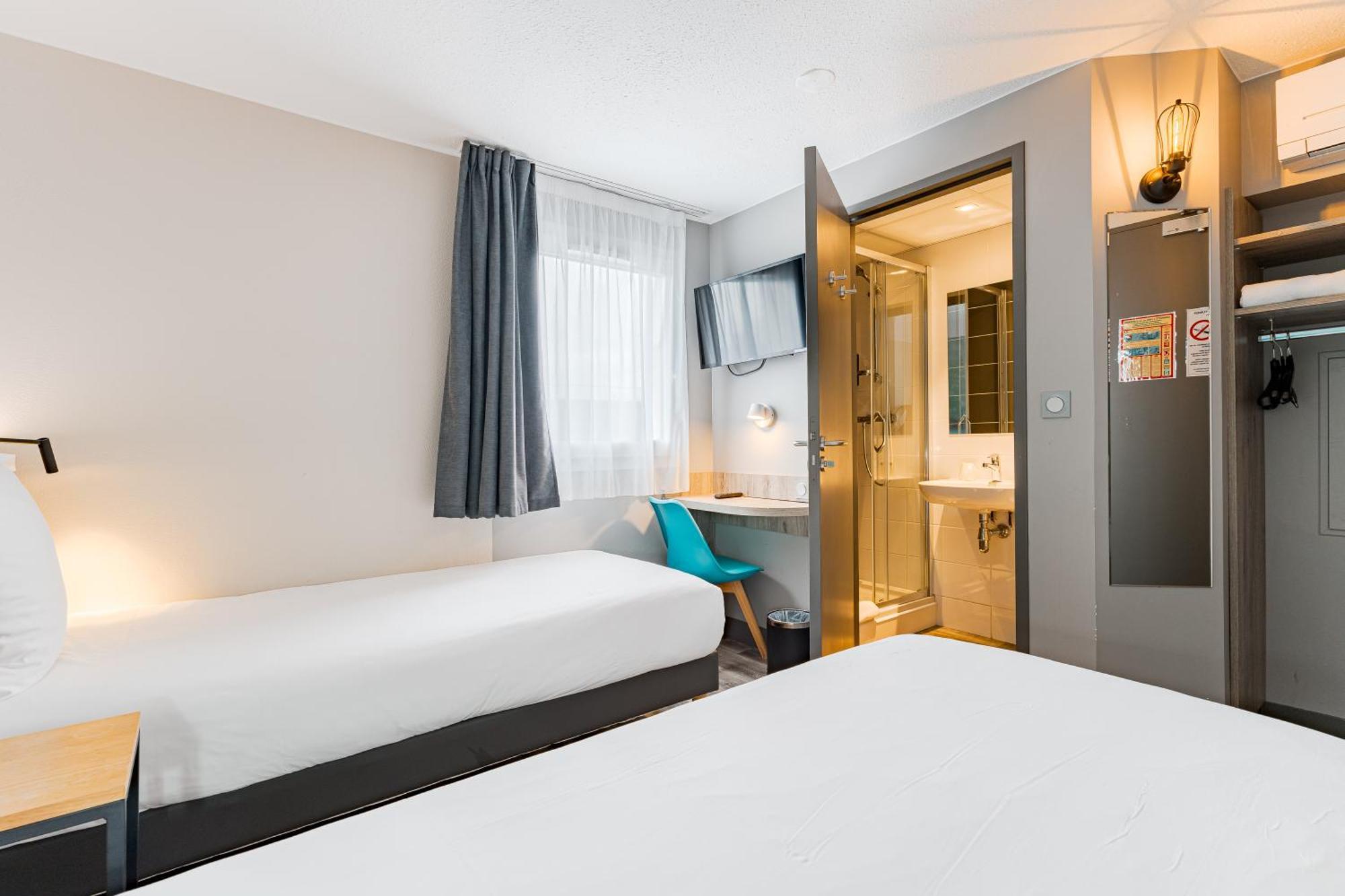Kyriad Direct Tours Sud - Chambray Les Tours Bagian luar foto