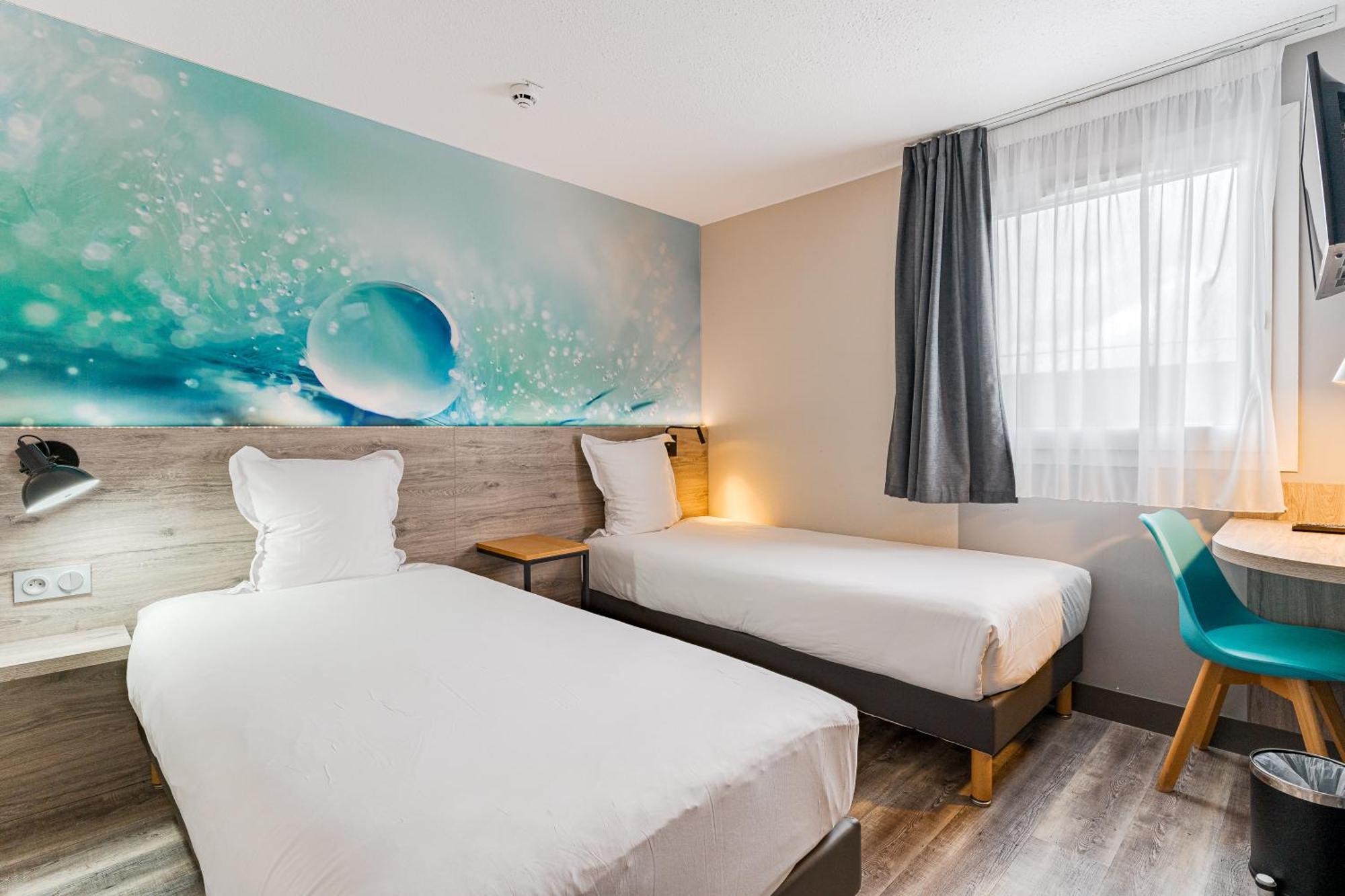 Kyriad Direct Tours Sud - Chambray Les Tours Bagian luar foto