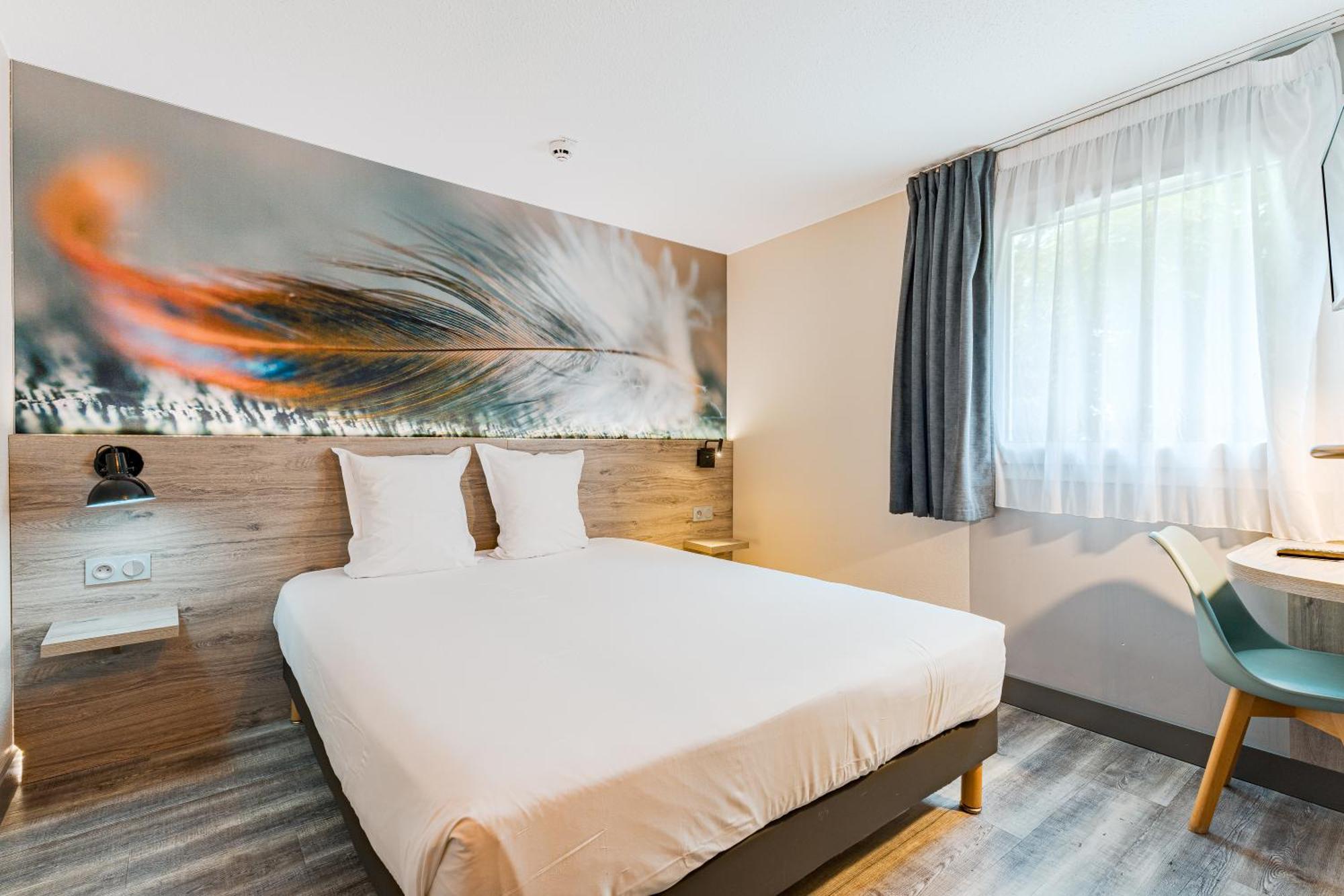 Kyriad Direct Tours Sud - Chambray Les Tours Bagian luar foto