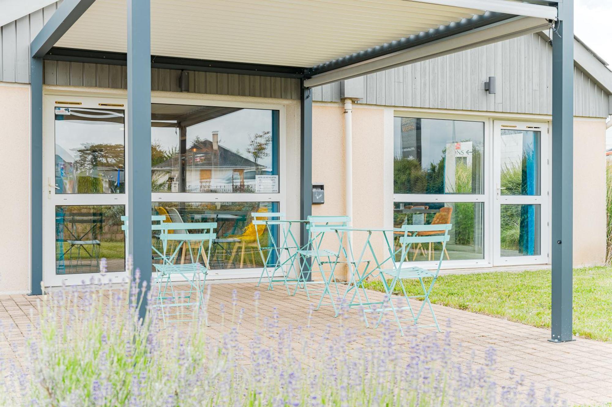 Kyriad Direct Tours Sud - Chambray Les Tours Bagian luar foto