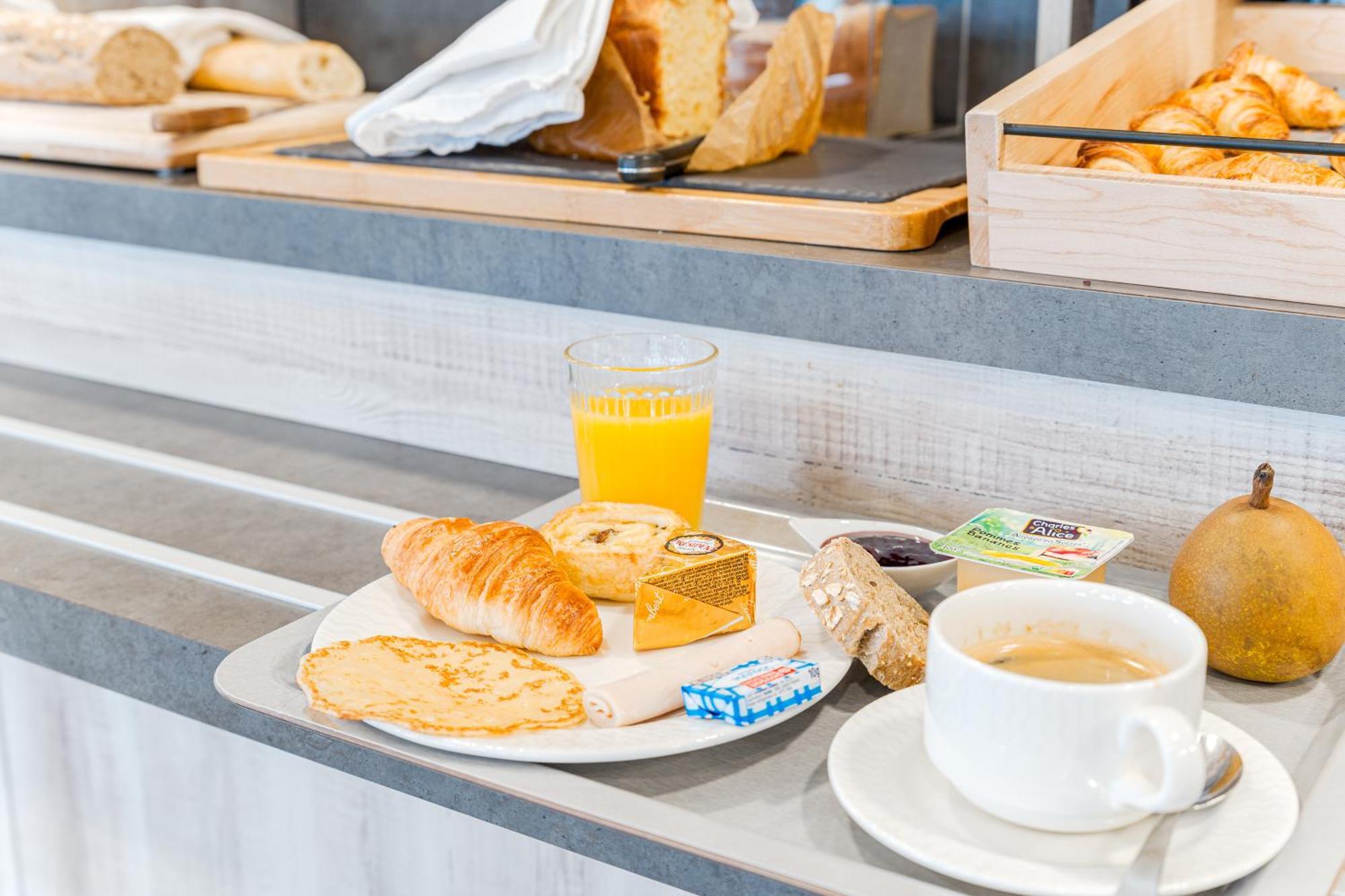 Kyriad Direct Tours Sud - Chambray Les Tours Bagian luar foto