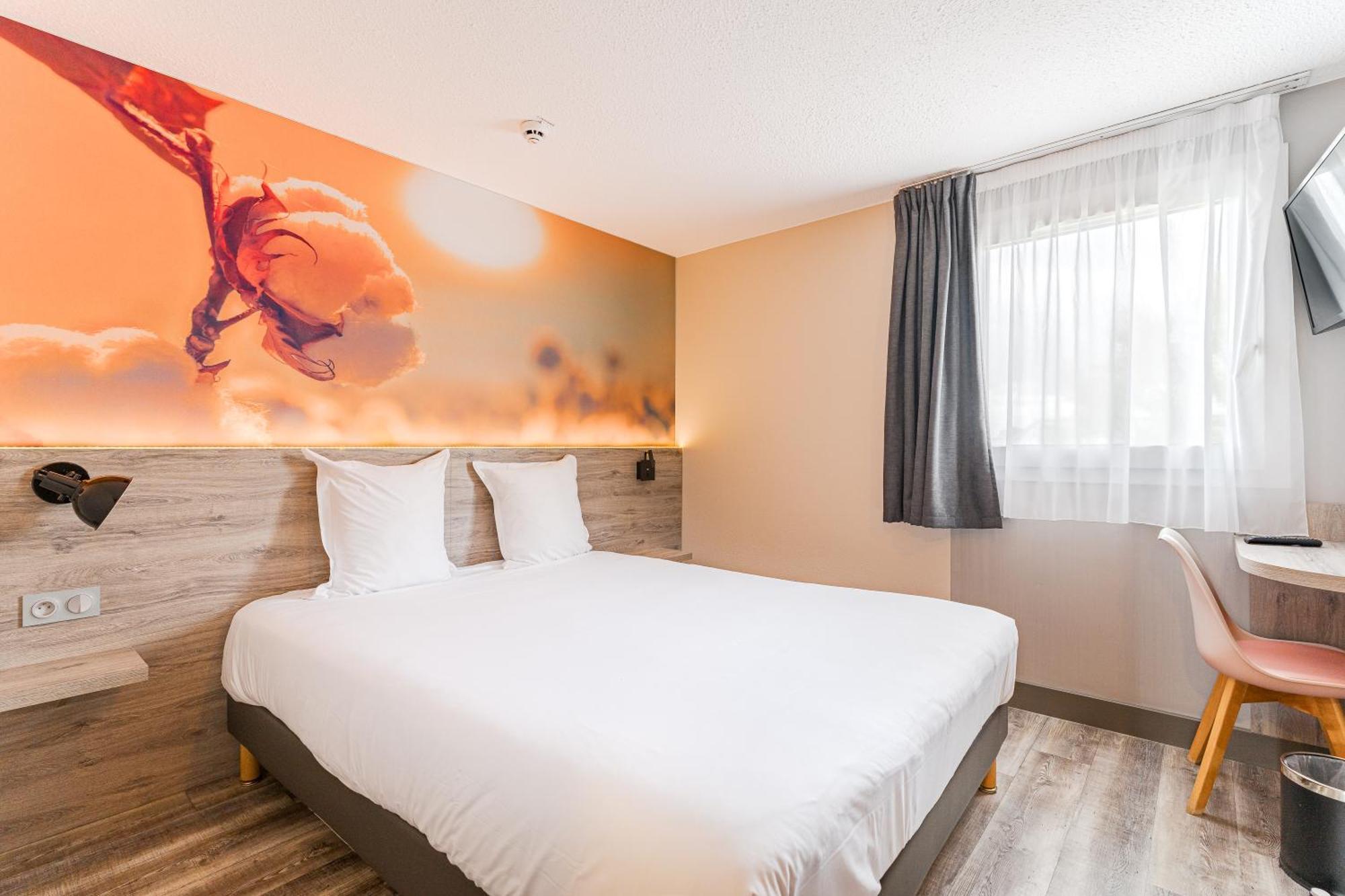 Kyriad Direct Tours Sud - Chambray Les Tours Bagian luar foto