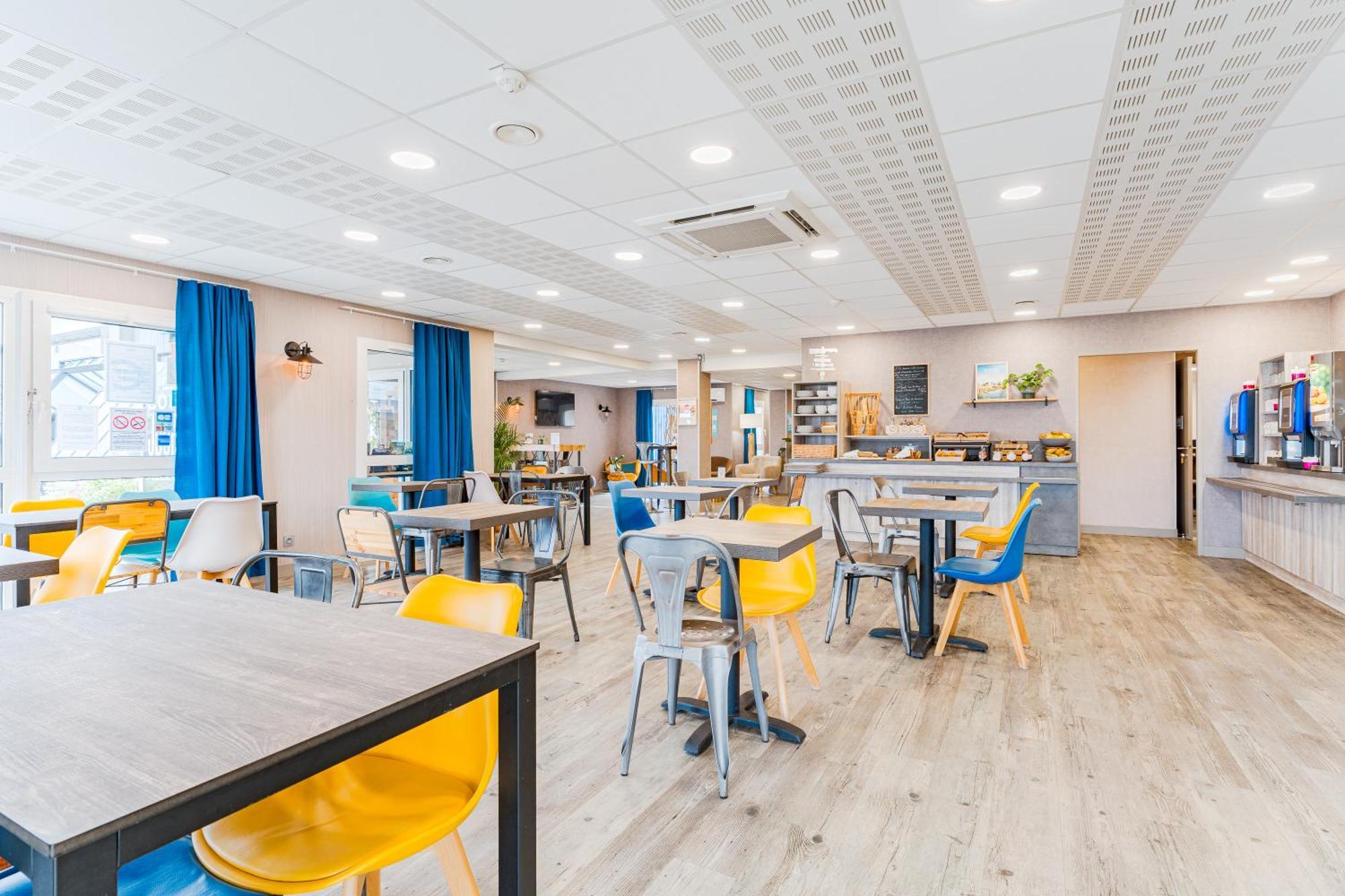 Kyriad Direct Tours Sud - Chambray Les Tours Bagian luar foto