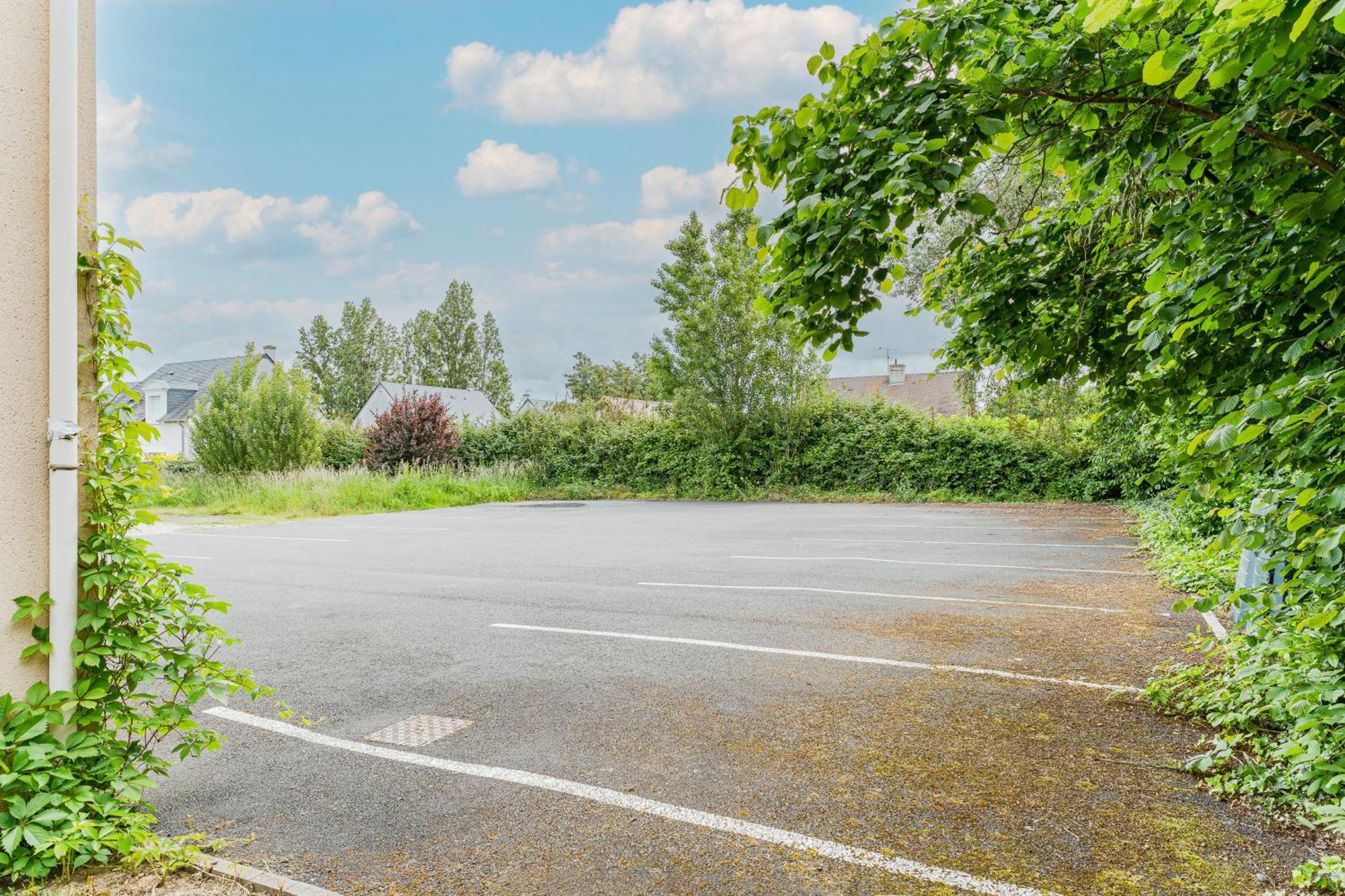 Kyriad Direct Tours Sud - Chambray Les Tours Bagian luar foto